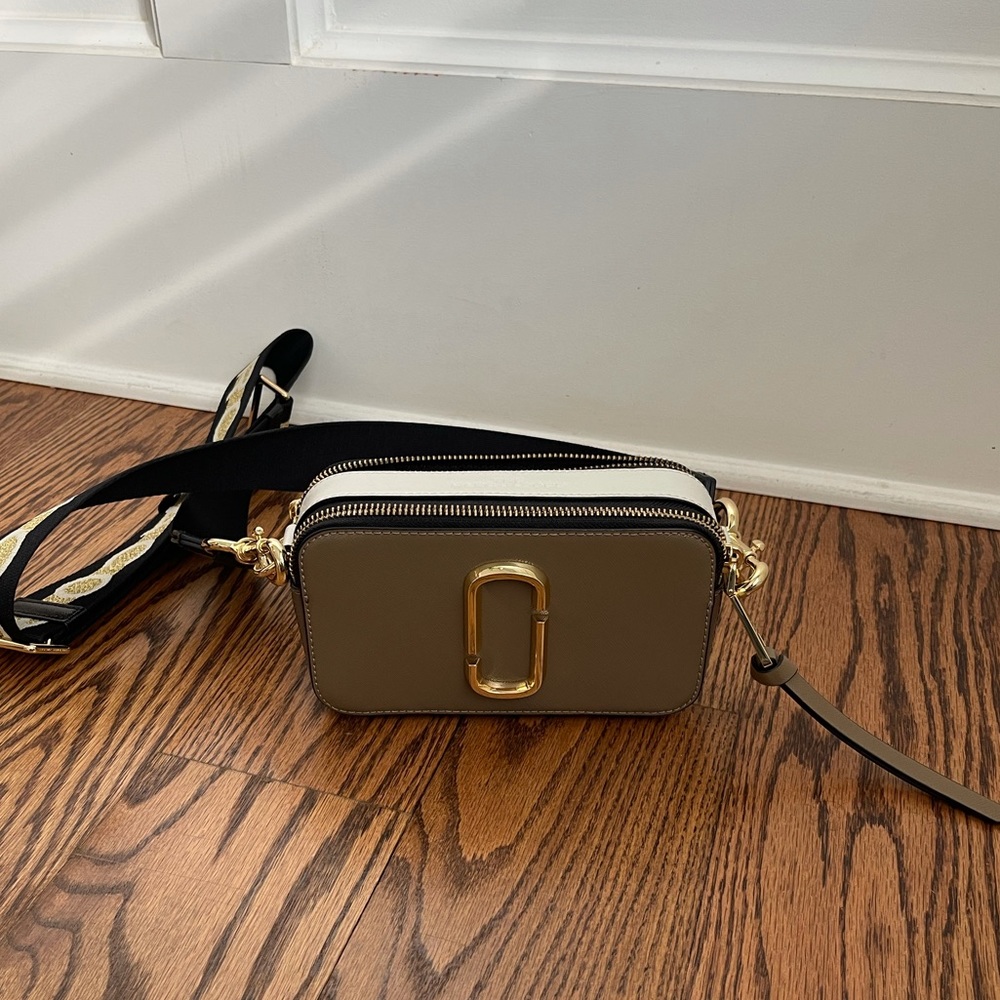 Brand new brown Marc jacobs snapshot bag